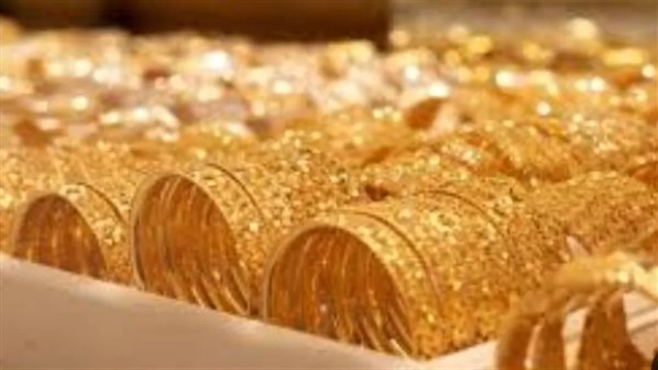 تأثير صعود الدولار على أسعار المعدن الأصفر في مصر مع تواصل الهبوط